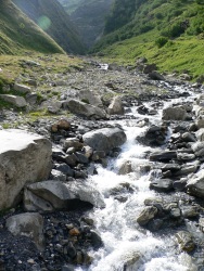 TMB 7 (Photo d'un ruisseau dans le massif du Mont Blanc)
