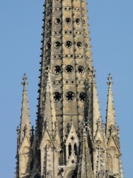 Style gothique (Photo du sommet de la Basilique Saint-Michel à Bordeaux)