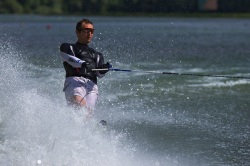 Ski nautique (1) (Photo prise lors des championnats d'ile-de-france de ski nautique 2011 à Grez-sur-Loing)