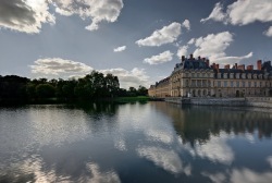 Château de Fontainebleau (Photo avec un traitement HDR de la face arrière du château de Fontainebleau)