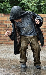 Sous la pluie (3) (Photo issue d'une série prise pour un concours photo, sur le site de www.forumlumix.com)