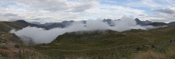 Saint-Sorlin-d'Arves - Été 2012 (23) (Photos de nos vacances à la montagne à la station de Saint-Sorlin-d'Arves. À 2200m d'altitude, nous étions au-dessus de nuage. Cette photo est un panoramique réalisé à partir de 3 photos avec le logic)